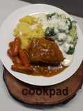 Chicken curry with creamy broccoli and mash potato
