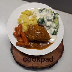 A picture of Chicken curry with creamy broccoli and mash potato.