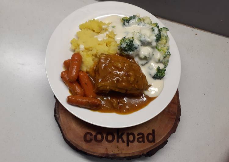 Saturday Fresh Chicken curry with creamy broccoli and mash potato