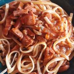Una foto de Tallarines con longaniza