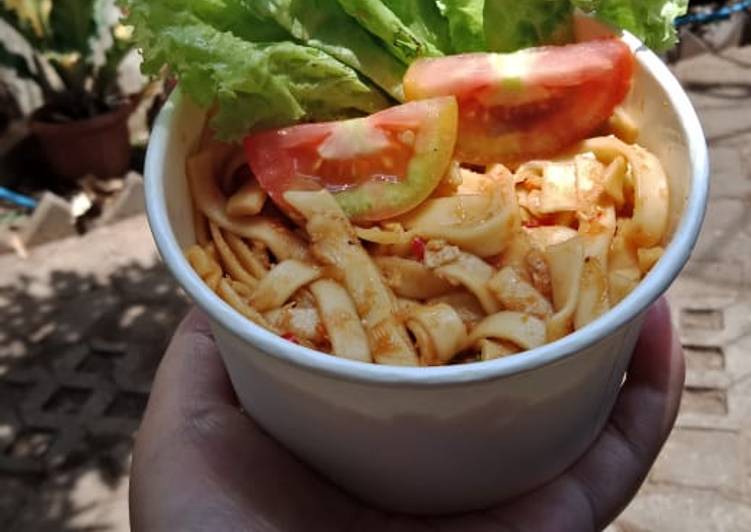 Mie gepeng rempah pedas