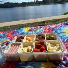 A picture of Italian snackle box.