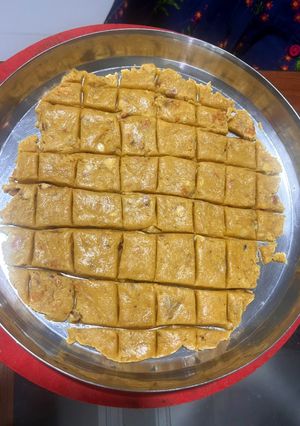 A picture of Badam Besan burfi.