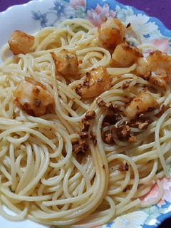 Una foto de Espaguetis picantes con langostinos
