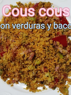 Una foto de Cous cous con verduras y bacon