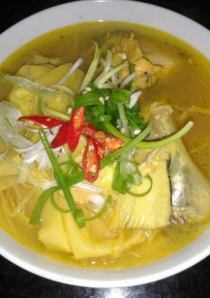 Hình của món Canh măng chua đầu cá hồi.