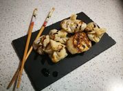 Una foto de dumplings rellenos de carne