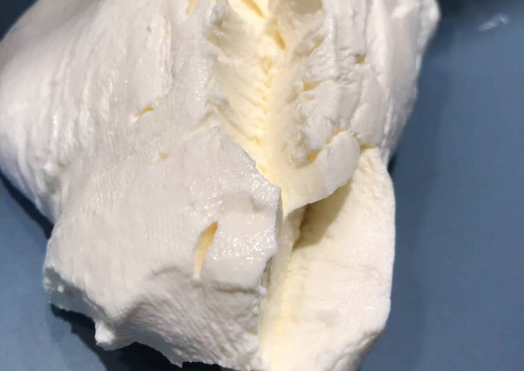 Labneh - Lebanese Creamy Cheese لبنة