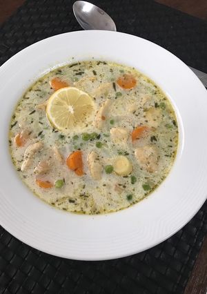 Tárkonyos-tejszínes csirkeragu leves recept fotója