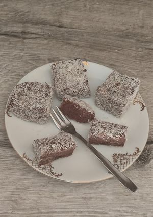 1961. Kakaós tejbegríz kókuszos kocka 😋 recept fotója