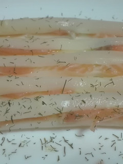 Una foto de Espárragos con salmón
