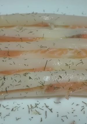 Una foto de Espárragos con salmón