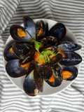 Cozze con carote e scalogni