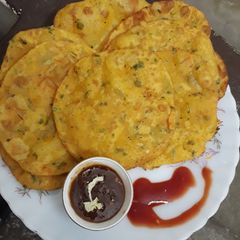 A picture of Yummy Alu puri😋.