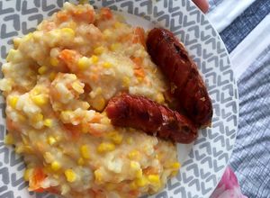 Una foto de Chorizo de ternera + Puré de papa, Zanahoria y mazorca 🌽🥔🥕