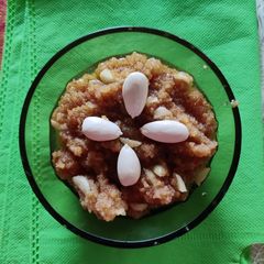 A picture of Suji aata besan malai halwa.