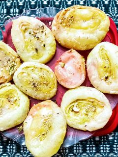 चिरोटे (chirote recipe in marathi) रेसिपी चे मुख्य फोटो