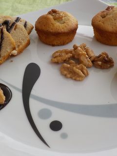Una foto de Mini brownies de chocolate blanco con nueces