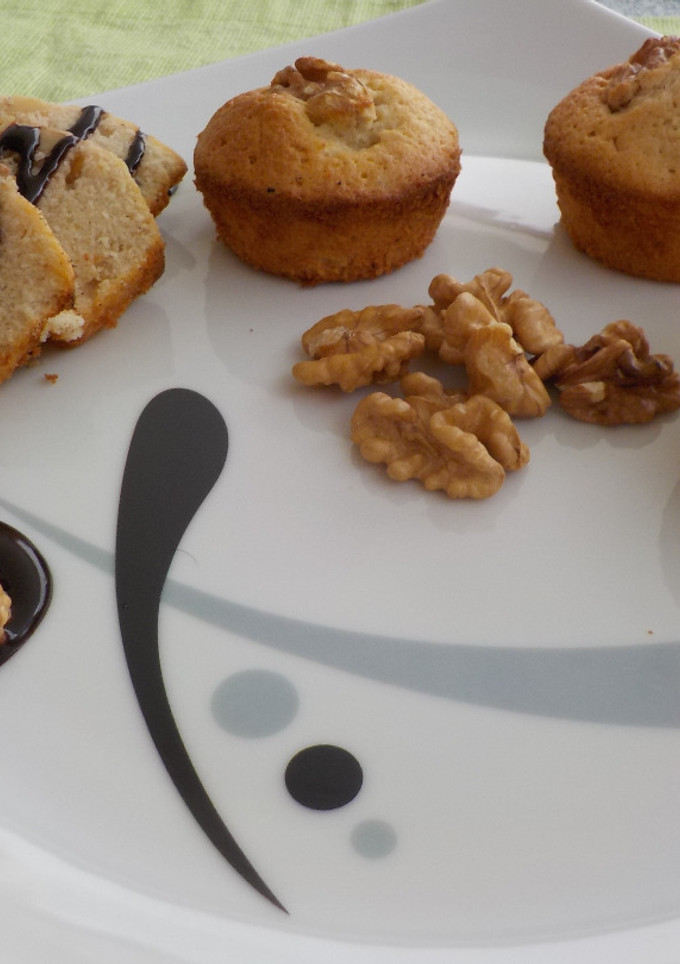 Una foto de Mini brownies de chocolate blanco con nueces