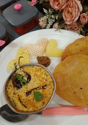 काठियावाड़ी तिखारी दही (Kathiyawadi Tikhari Curd recipe in Hindi) रेसिपी मुख्य फोटो