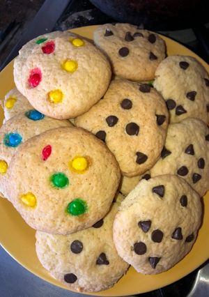 Una foto de Galletitas con Chispas de Chocolate y Confites