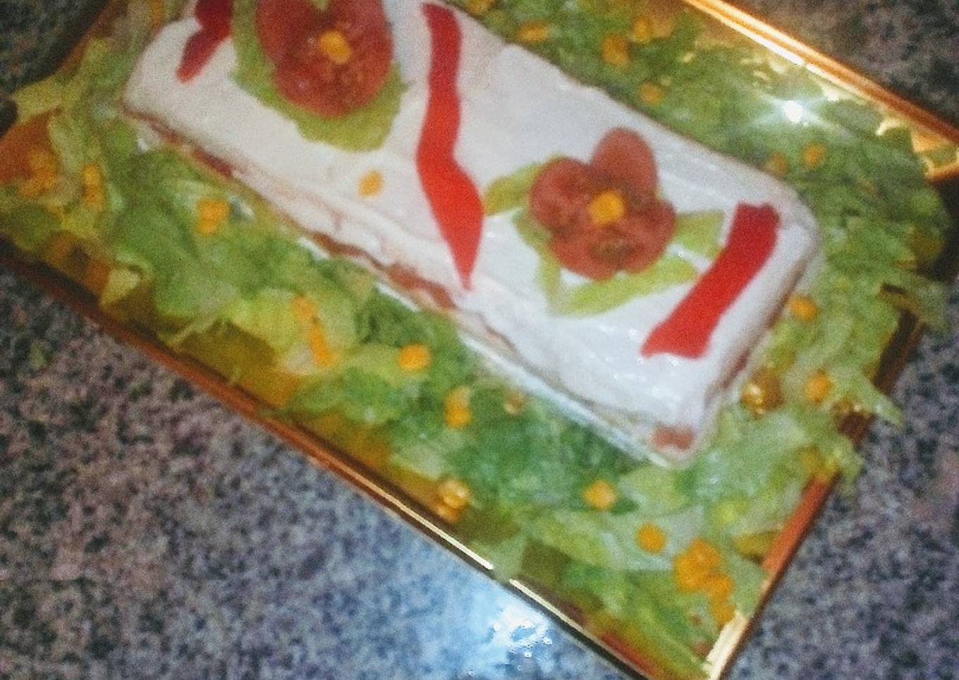 Pastel frío de pollo y pan de molde