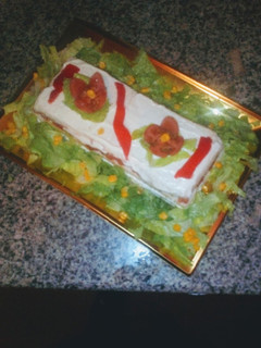 Una foto de Pastel frío de pollo y pan de molde