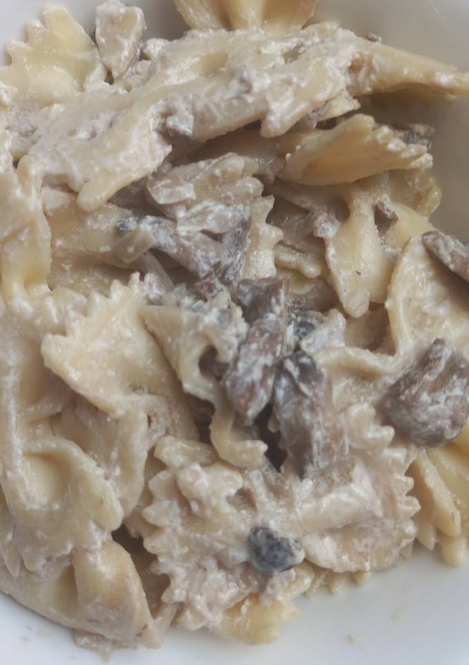 Макарони з печерицями