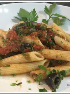 Una foto de Penne rigate alla puttanesca