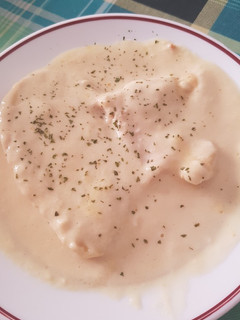 Una foto de Pechugas de pollo con salsa de leche