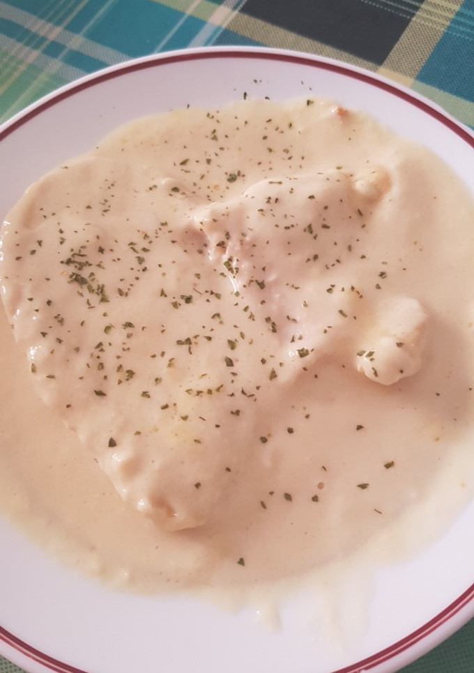 Una foto de Pechugas de pollo con salsa de leche