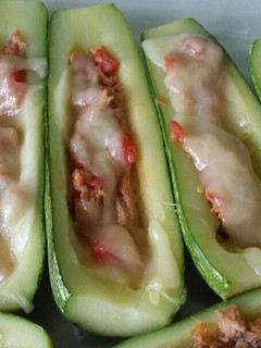 Una foto de Calabacitas con atún y queso