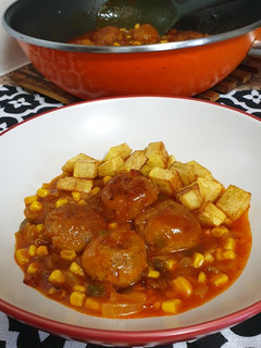 Una foto de Bolitas de soja con quesitos en salsa