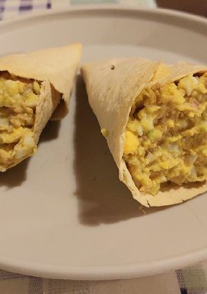 Una foto de Conitos de atún, palta y huevo duro