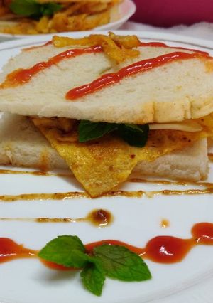 A picture of French fries bread toast sandwich 🥪.