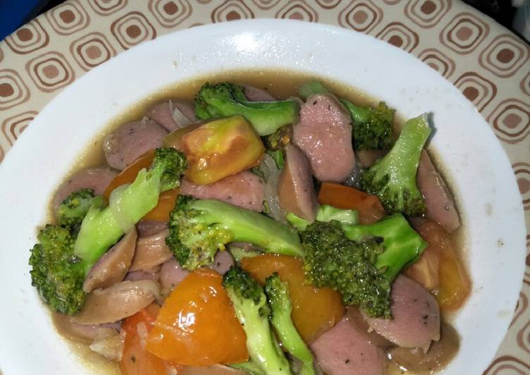 Bagaimana Membuat Cah Brokoli Sosis Saus Tiram Lezat