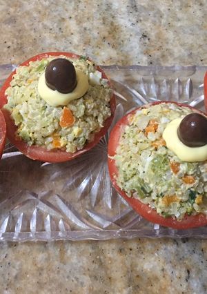 Una foto de Tomates rellenos diferentes