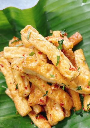Hình của món Đậu Phụ Xào Sả Rau Răm.