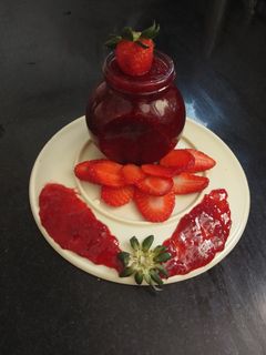 स्ट्रॉबेरी जैम (strawberry jam recipe in hindi) रेसिपी मुख्य फोटो