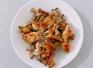 Hình của món Ếch chiên bơ.