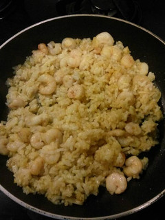 Una foto de Arroz salteado con gambas