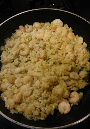Una foto de Arroz salteado con gambas