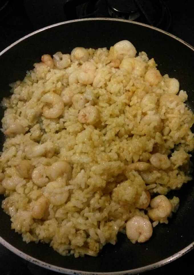 Una foto de Arroz salteado con gambas