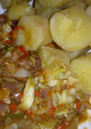 Dafaffen dankalin Hausa d cabbage source ainihin hoton girkin