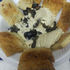A picture of Crackers.