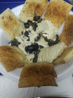 A picture of Crackers.