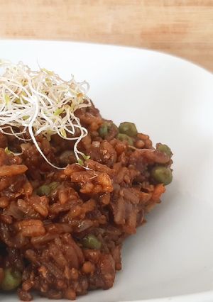 Una foto de Arroz frito 3 delicias con salsa de soja