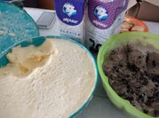 Una foto de postre helado de duraznos