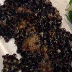 Una foto de Quinoa negra con almendras y anacardos