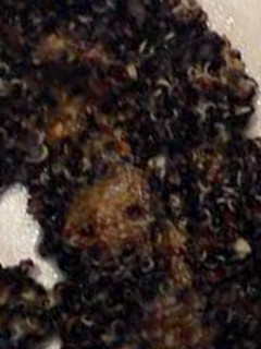 Una foto de Quinoa negra con almendras y anacardos